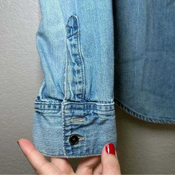 GAP Light Blue Denim Button Down Shirt women’s small western country casual - Picture 3 of 7